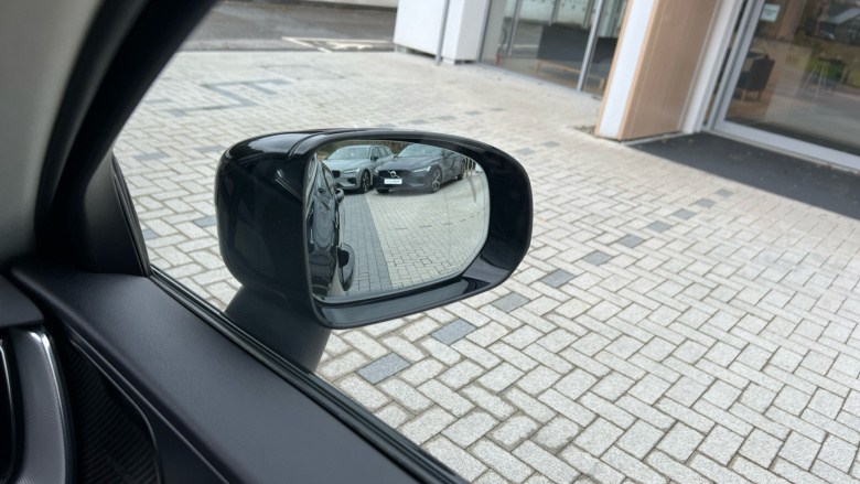 Volvo XC60 2.0 B4D Plus Dark 5dr AWD Geartronic Diesel Estate